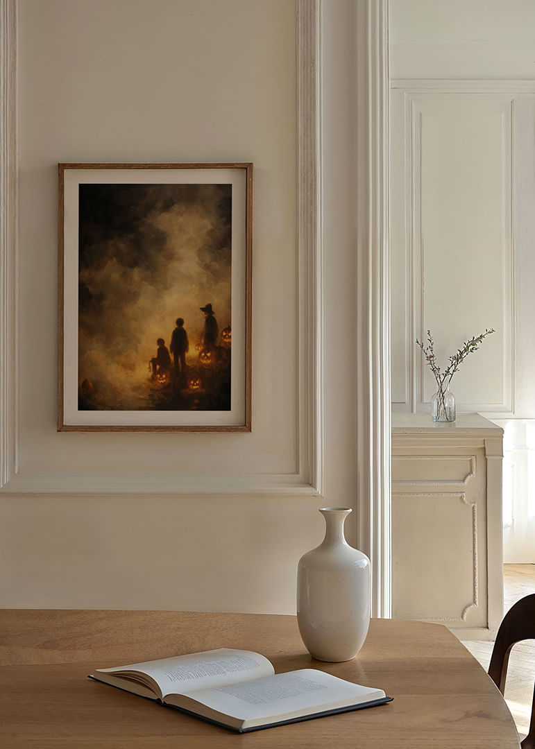 Ködös fényben pompázó töklámpásokkal körülvett gyerekek-12