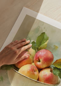 Una fresca mezcla de manzanas en un bol da vida a la habitación.-5