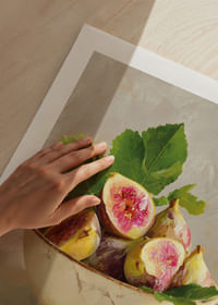 Higos de colores en un bol que encanta a todos los sentidos.-5