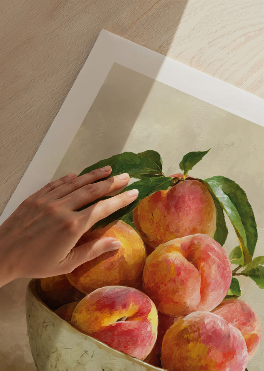 Des pêches juteuses dans un bol ancien répandent la joie de l'été-12