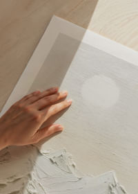 Zachte bergen onder een kalme hemel creëren een vredige harmonie-5