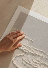 Elegant möte mellan textur och stillhet-9