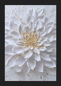 Witte bloem met gouden details die elegantie uitstralen-5