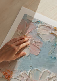 Zachte pastelkleurige bloemen dansen in harmonieuze elegantie-5