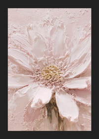 De doux coups de pinceau dessinent une fleur onirique en rose pâle.-5