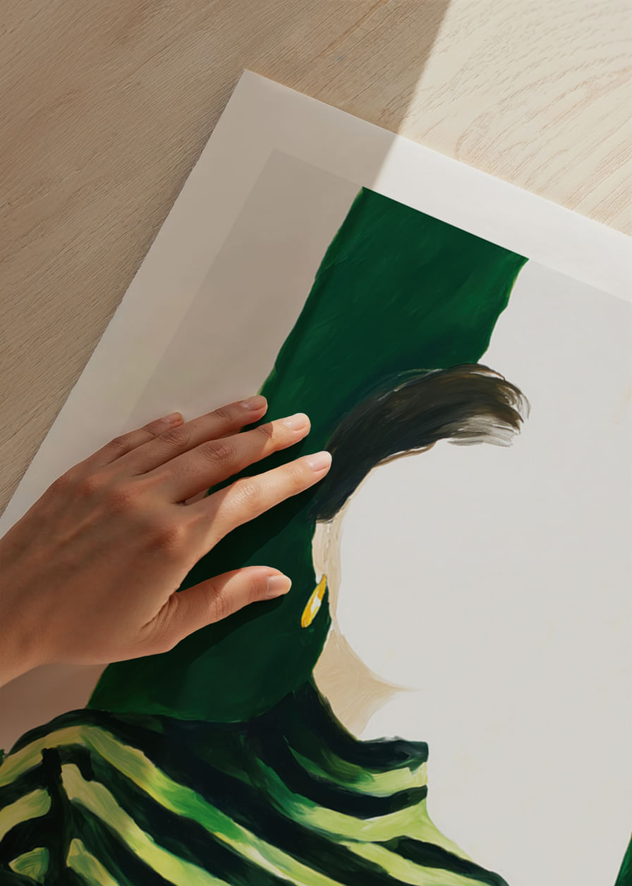 Minimalismo cautivador con tonos verdes y misterio-12