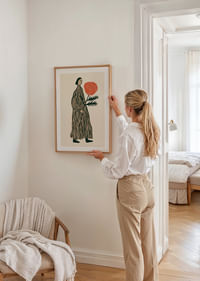 Una figura soñadora con una gran flor roja en la mano-4