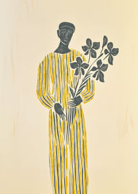 Una misteriosa figura vestida de amarillo sostiene con calma una rama de flores.-3