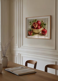 Spilgts plakāts ar granātāboliem bļodā, pilns krāsu un dzīvības-4