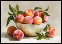 Le pesche colorate in una ciotola rustica diffondono calore e gioia-6