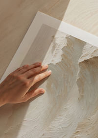 De douces vagues de sable caressent le paysage, créant une atmosphère de tranquillité.-5