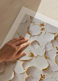 Vackra blommor med gyllene accenter skapar en känsla av tidlös elegans-9