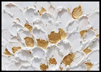 Gyllene blommor dansar på en vit texturerad duk-6