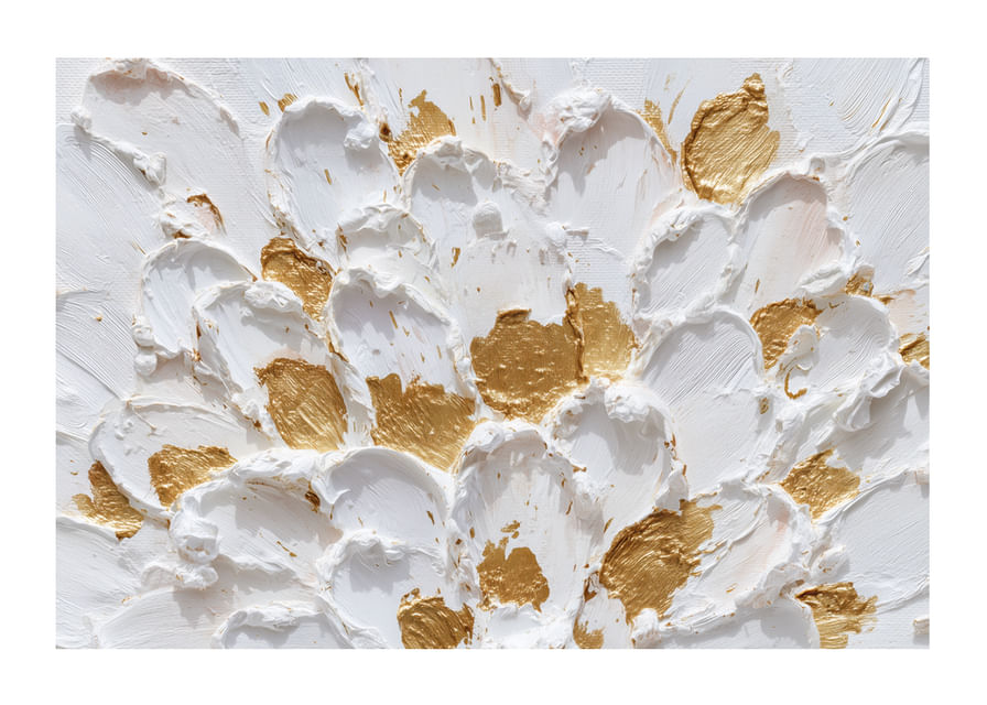 Fiori dorati che danzano su una tela bianca testurizzata-12