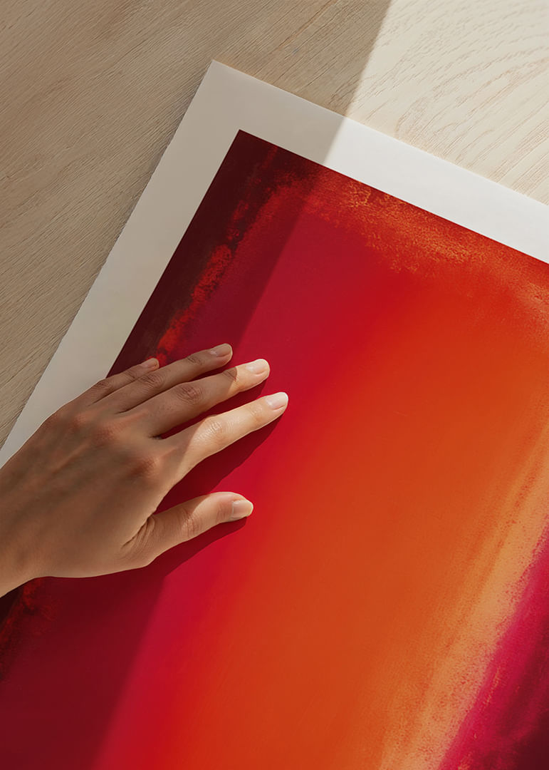 Les teintes rouge et orange éclatantes diffusaient chaleur et énergie dans la pièce.-12