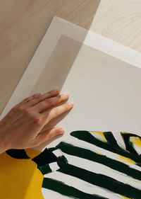 Stijlvolle poster met grafisch silhouet in geel en zwart-wit-5