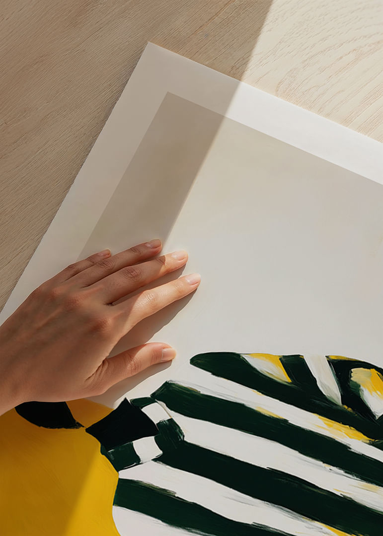 Stijlvolle poster met grafisch silhouet in geel en zwart-wit-12