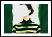 Una donna elegante con strisce verdi e nere-0