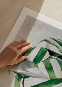 Groengestreepte elegantie ontmoet modern minimalisme-5