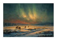 Magiczna zorza polarna nad zimową rzeką na pustkowiu lasu-1