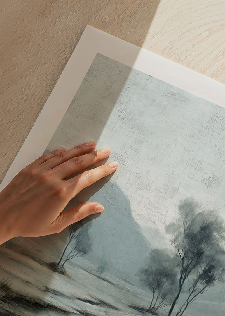 Une rivière hivernale serpente à travers un paysage enneigé paisible-12