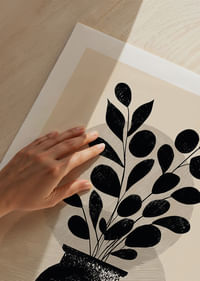 Elegant plante i svart og hvitt gir rommet stil og ro-5