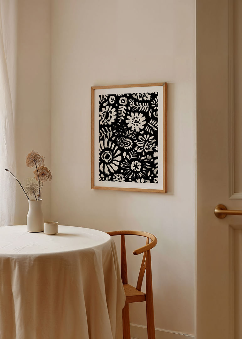 La flora exótica en blanco y negro crea un contraste dramático-12