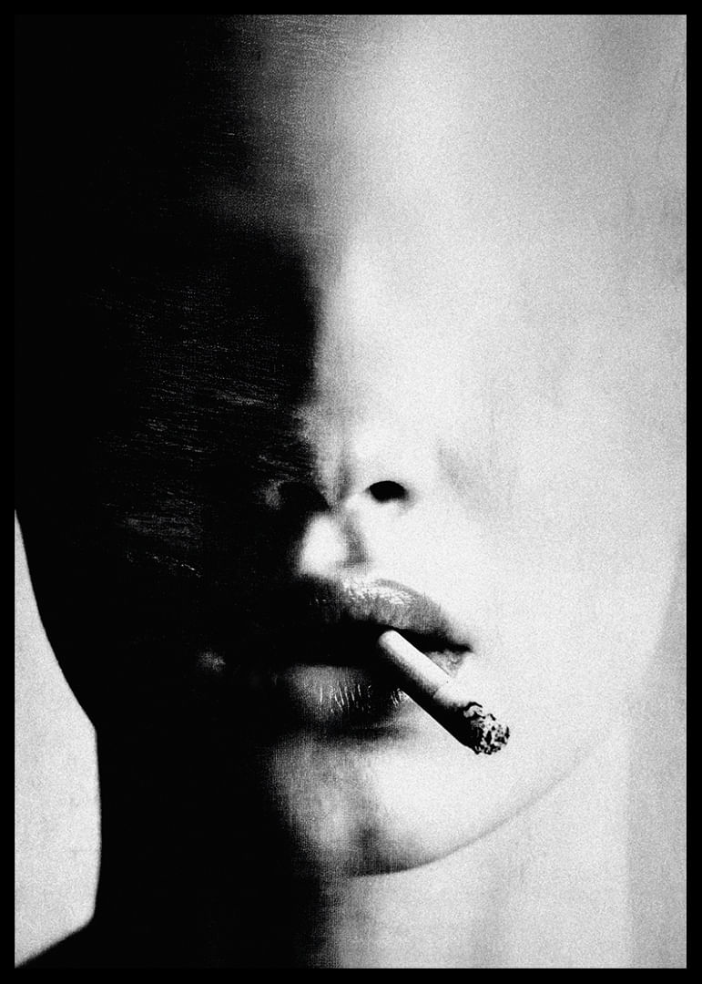 Salapärane nägu, mis on osaliselt varjudes sigaretiga peidus-12