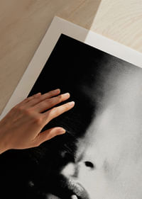 Salapärane nägu, mis on osaliselt varjudes sigaretiga peidus-5