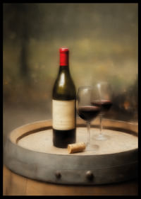 Une romance classique autour d'un verre de vin dans un vieux tonneau-2