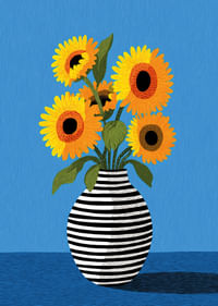 Des tournesols éclatants dans un magnifique vase à rayures sur fond bleu-3