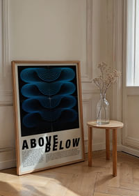 Überraschende Kurven in Blau ziehen die Blicke des Betrachters auf sich.-2