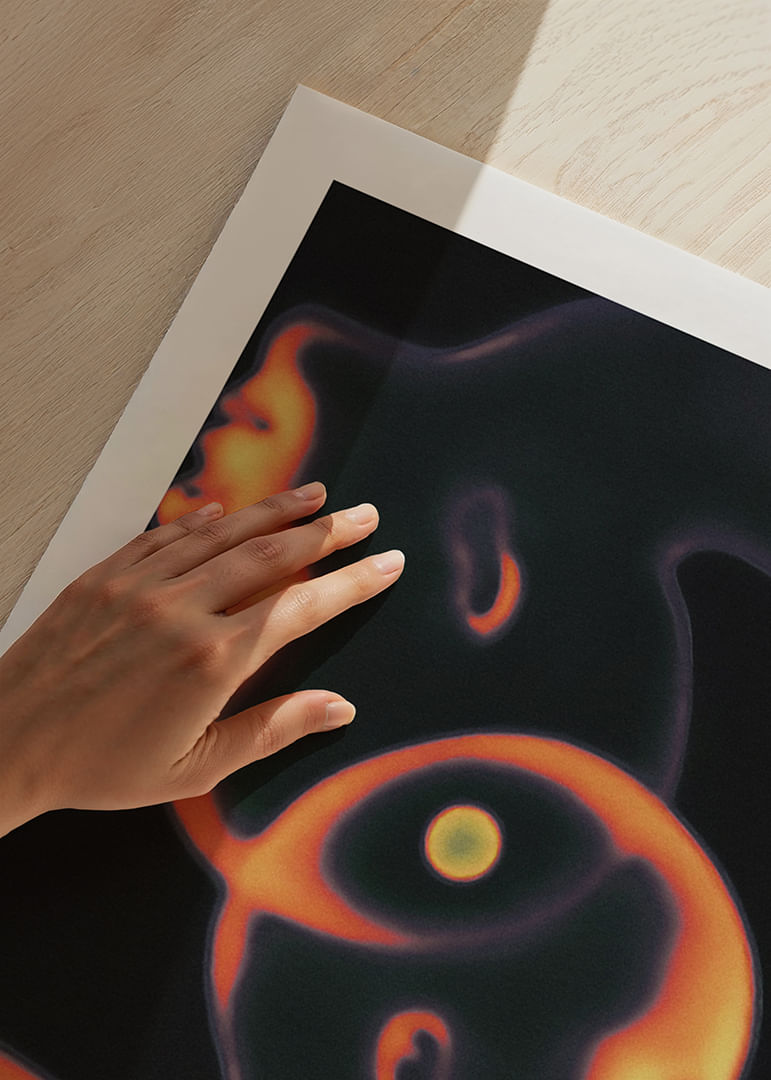 To lysende silhuetter danner et surrealistisk og magisk landskap-12