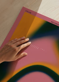 Ein hypnotisches Poster, auf dem die Farben in sanften Bewegungen tanzen.-3