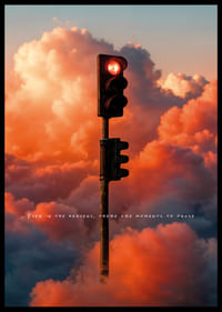 Czerwone światło unosi się wśród dramatycznych chmur na czarującym niebie-2