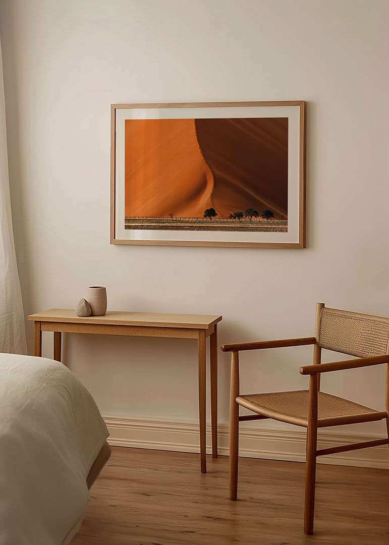 Une majestueuse dune du désert se fond dans l'horizon avec un effet dramatique.-12