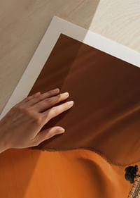 Une majestueuse dune du désert se fond dans l'horizon avec un effet dramatique.-5