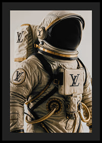 Costumul de astronaut întâlnește moda de lux într-un stil unic și fascinant.-4