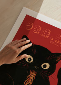 Svart katt njuter av nudlar i en lekfull och uttrycksfull poster-5