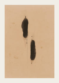 Twee mysterieuze schaduwen op een neutrale achtergrond creëren diepte-3