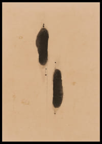 Twee mysterieuze schaduwen op een neutrale achtergrond creëren diepte-2