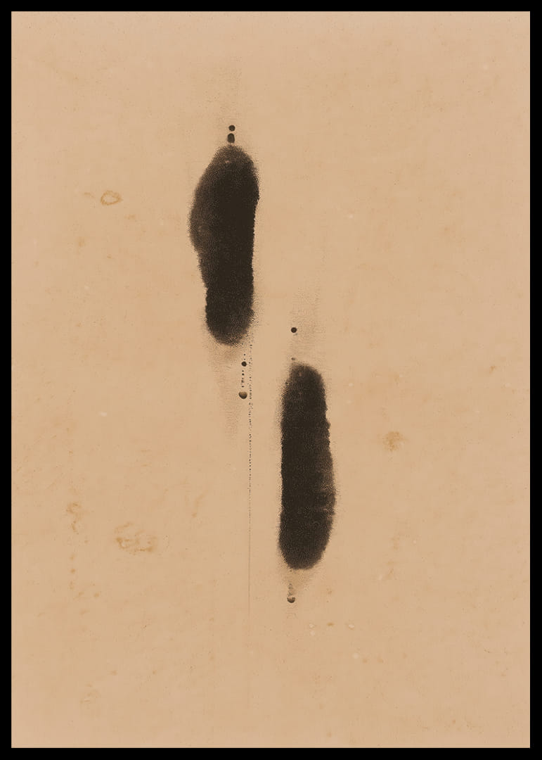 Twee mysterieuze schaduwen op een neutrale achtergrond creëren diepte-12