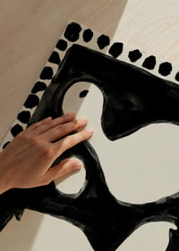 Mjuka former i stilfull svartvit kontrast skapar harmoni-3