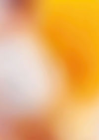 Eine Explosion goldener und warmer Töne, die den Raum mit Energie erfüllt.-3