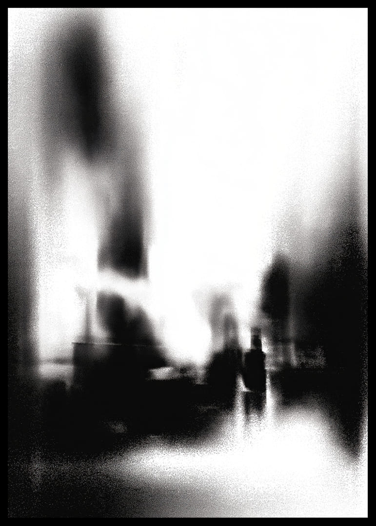Una figura difusa se mueve a través del misterio de la niebla.-12