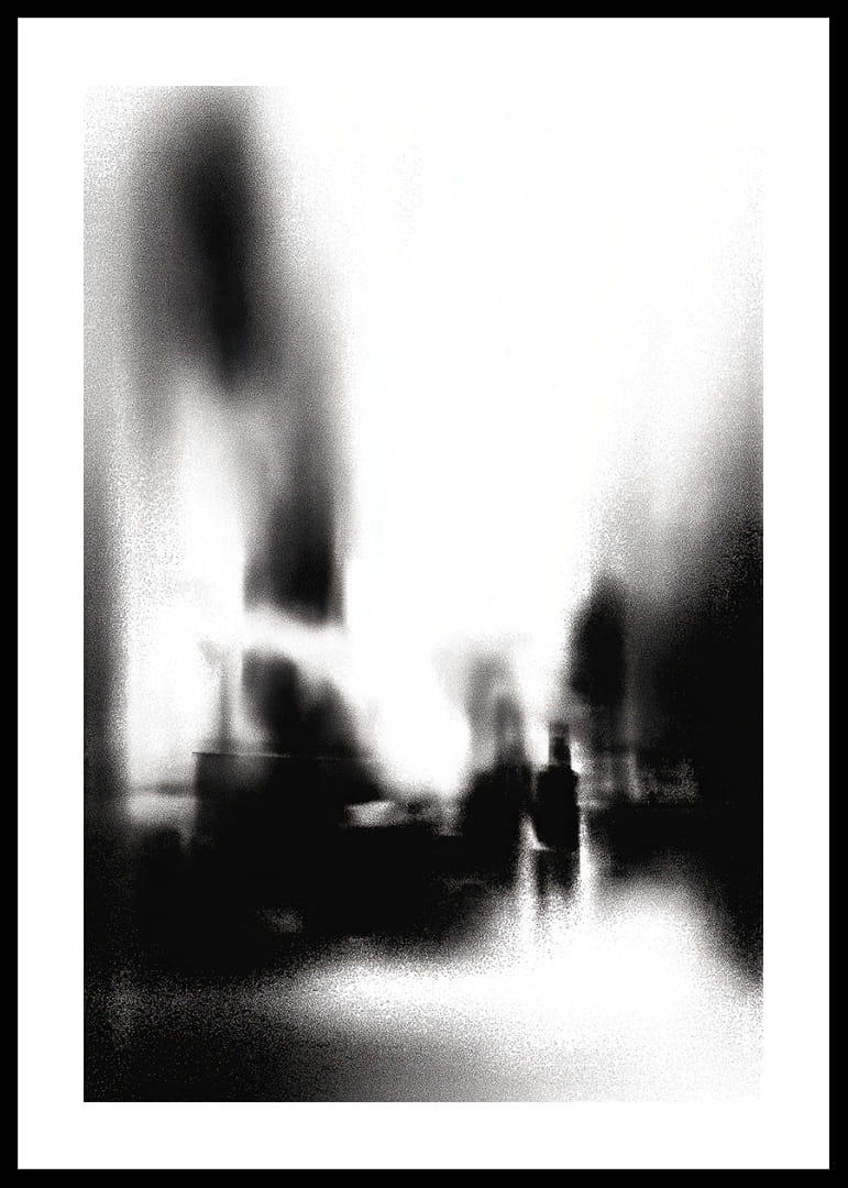 Una figura difusa se mueve a través del misterio de la niebla.-12