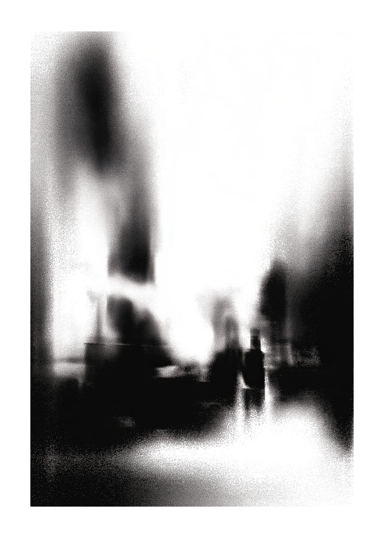 Una figura difusa se mueve a través del misterio de la niebla.-12