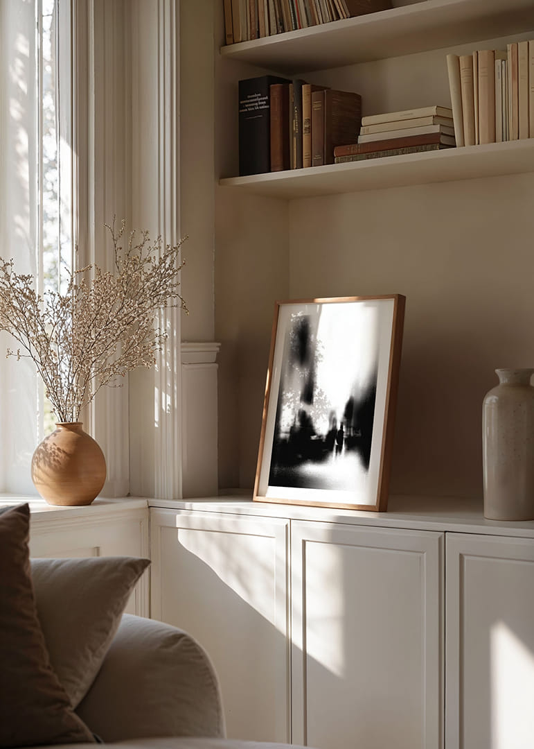 Una figura difusa se mueve a través del misterio de la niebla.-12