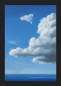 Verträumte Wolken schweben über einem tiefblauen Horizont-5