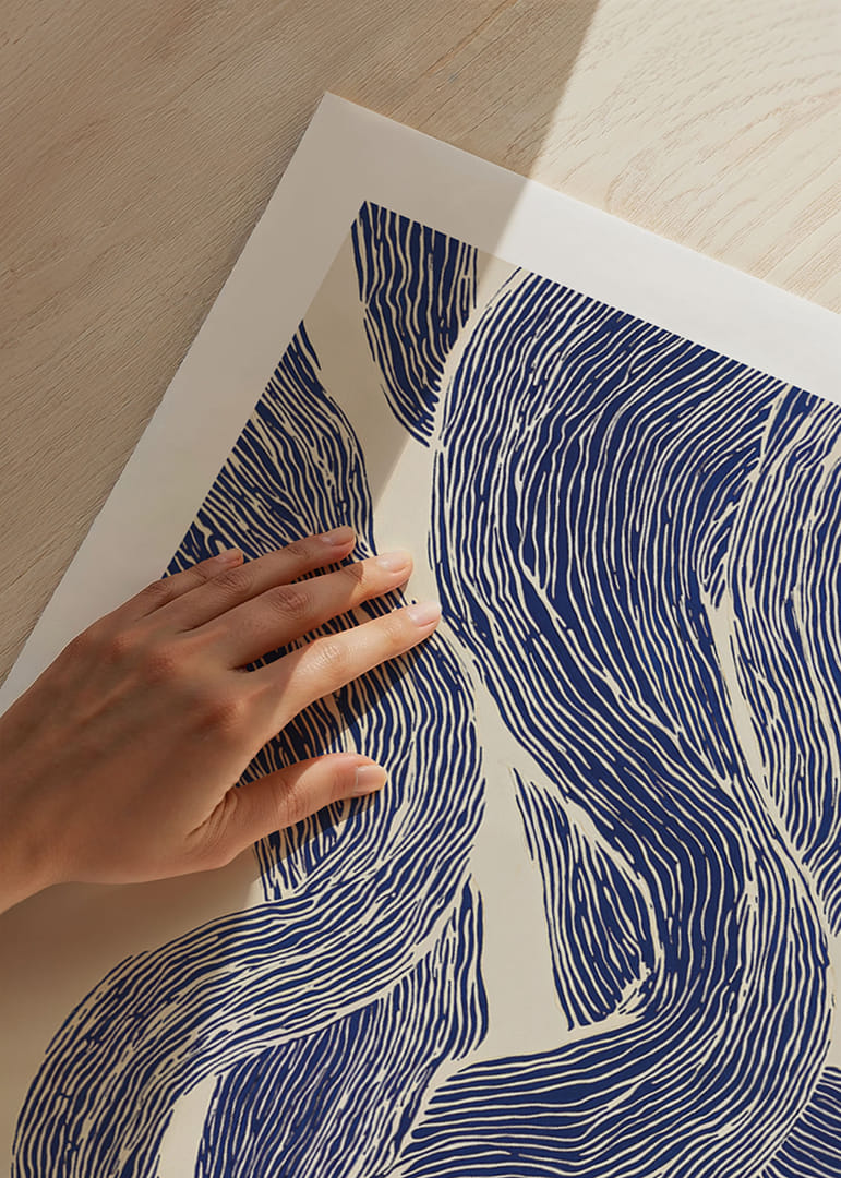 Elegantes líneas azules y blancas forman una danza hipnótica-12